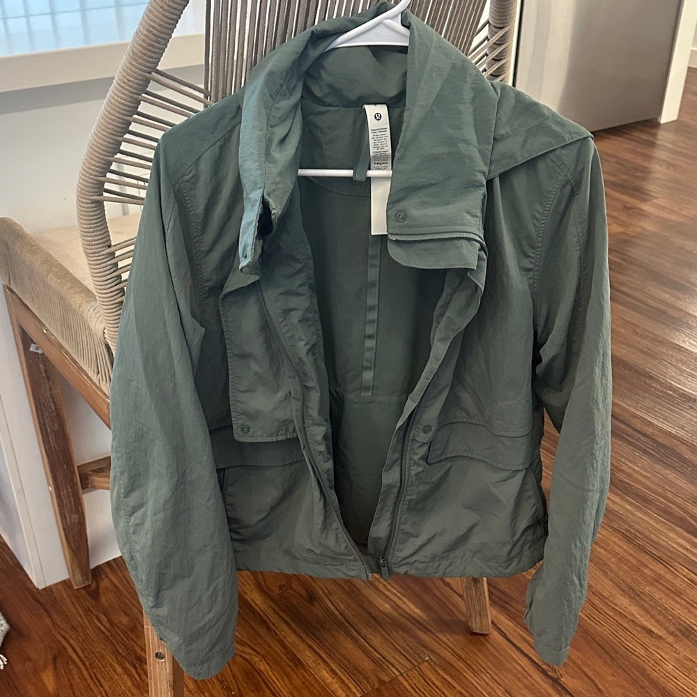 lululemon athletica SZ 6 Olive Lightweight Jacket